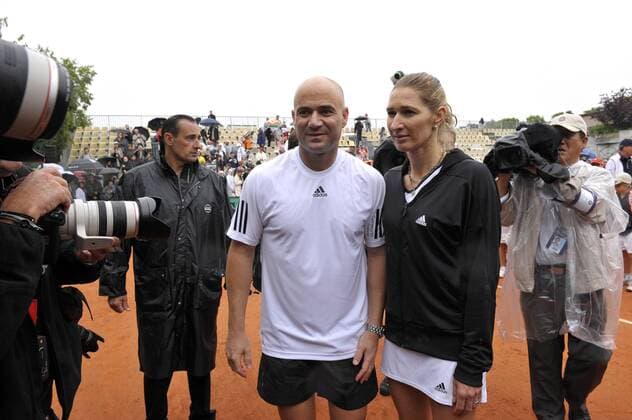 Andre Agassi (USA) und Steffi Graf (Deutschland) am Rande der French Open 2009 -  Tennis Herren French Open 2009, Schaukampf, Showmatch, Gruppe Roland Garros Paris