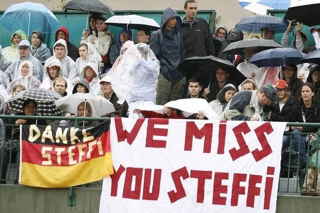 We miss you Steffi - Tennisfans vermissen am Rande der French Open Tennislegende Steffi Graf (Deutschland) Tennis Damen French Open 2009, Grand Slam, WTA Tour, Finale Totale Roland Garros Paris