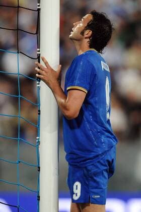Giampaolo Pazzini (Italien) enttäuscht -  Fußball Länderspiel Herren Freundschaftsspiel 2009, Test, Testspiel, Nationalteam, Nationaltrikot, Einzelbild Pisa Enttäuschung,