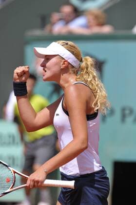 Kristina Mladenovic (Frankreich) jubelt -  Tennis Damen French Open 2009, Grand Slam, WTA Tour, Junioren, Jugend, Nachwuchs, Vdig Einzelbild Roland Garros Paris Freude,
