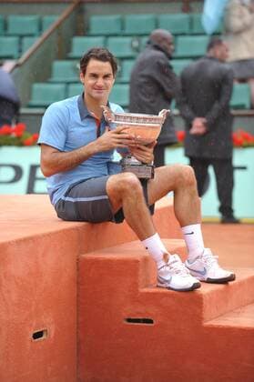 Roger Federer (Schweiz) gewinnt die French Open 2009 -  Tennis Herren French Open 2009, Grand Slam, ATP Tour, Finale, Fotoshooting Einzelbild Roland Garros Paris Begeisterung, Freude,