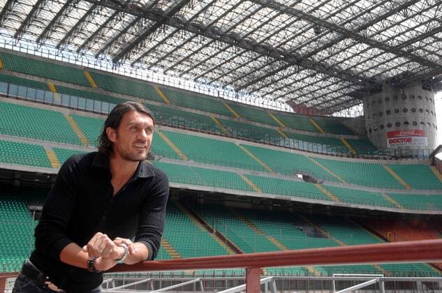 Paolo Maldini (Italien AC Mailand) beendet seine Fußballkarriere und denkt nochmal an die großen Momente im heimischen Stadio Giuseppe Meazza zurück - Fußball Herren Serie A 2008 2009, 1. Italienische Liga, Milan Einzelbild o0 San Siro Stadion Mailand