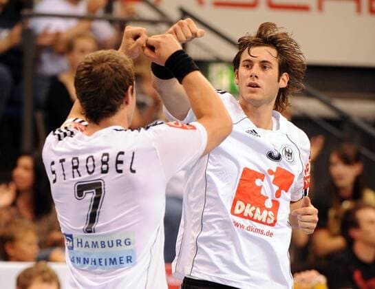 Uwe Gensheimer (re.) und Martin Strobel (beide Deutschland) - Torjubel Handball Länderspiel Herren EM Qualifikation 2009, Nationalteam, Nationaltrikot Gruppe Stuttgart Freude,