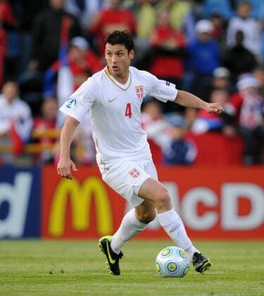Gojko Kacar (Serbien U21) am Ball Fußball EM Herren U 21 EM 2009, Nationalteam, Nationaltrikot, Länderspiel, U21, Einzelbild Helsingborg Dynamik,