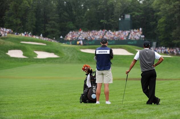 Tiger Woods (USA, re.) mit Caddie Steve Williams (Neuseeland) -  (NYP20090619321) Golf Herren US Open 2009, PGA Tour Gruppe Farmingdale Bethpage