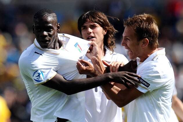 Mario Balotelli (li.), Paolo De Ceglie (Mitte) und Domenico Criscito (alle Italien U21) - Torjubel -  Fußball EM Herren U21 EM 2009, U 21, Länderspiel, Nationalteam, Nationaltrikot, Gruppe Helsingborg Freude,