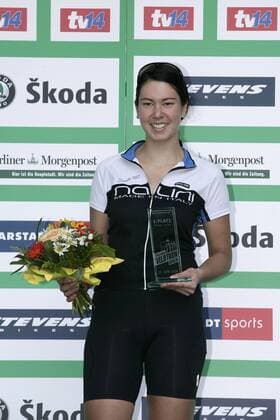 Arila Kaiser (Deutschland) - Siegerin des Skoda Velothons über 120km Radsport Damen Skoda Velothon 2009, Straßenradsport, Straße, Rad, Freizeit, Freizeitsport, Freizeitsportler Einzelbild Jedermann Rennen, Jedermannrennen Berlin Freude,