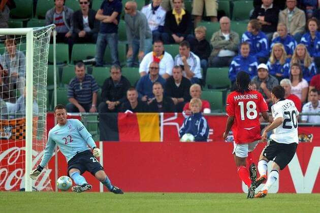 Gonzalo Castro (Deutschland U21, re.) trifft zum 1:0 gegen England U21 -  Fußball EM Herren U 21 Europameisterschaft 2009, Gruppe Halmstad