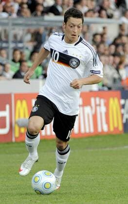 Mesut Özil (Deutschland U21) -  Fußball Länderspiel Herren U 21 EM 2009, Nationalmannschaft, Nationaltrikot Einzelbild Halmstad