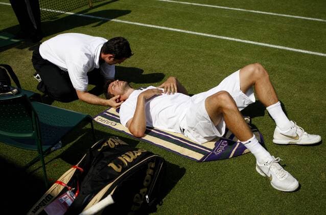 Philipp Petzschner (Deutschland) - Behandlungspause Tennis Herren All England Championships 2009, Grand Slam, ATP Tour Gruppe Wimbledon London