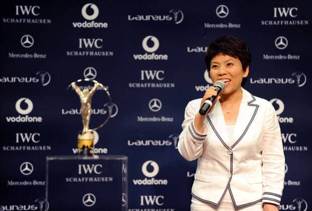 Deng Yaping (China Mitglied Laureus World Sports Academy) während der Verleihung des Laureus World Team of the Year Award 2009 in Peking -  Herren Laureus World Team of the Year Award 2009, Preisverleihung, Einzelbild o0 des Jahres Peking