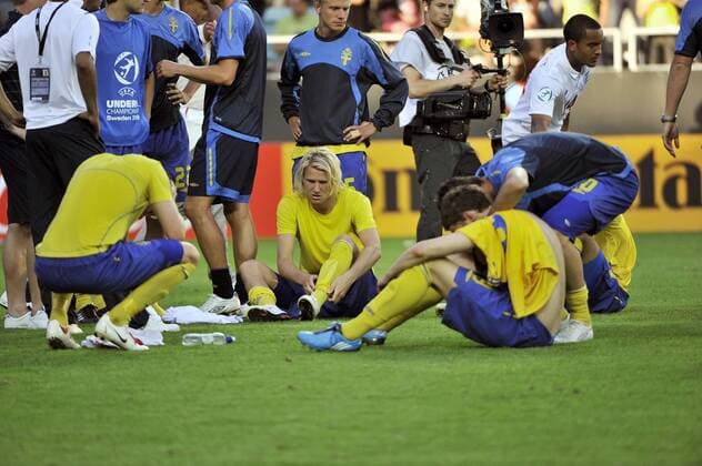 Ola Toivonen (Schweden U21, Mitte) enttäuscht ob des verpassten Finaleinzugs -  Fußball Länderspiel Herren U21 EM 2009, U 21, Nationalmannschaft, Nationaltrikot, Halbfinale, Gruppe Göteborg Enttäuschung,