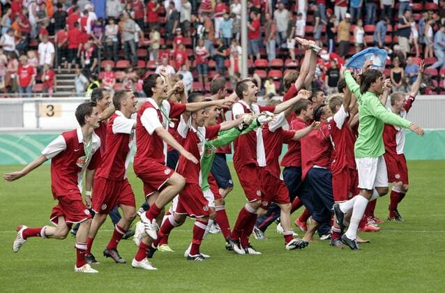 Mainz U19 ist deutscher A Junioren Meister 2009 Fußball Herren A Junioren Bundesliga 2008 2009, U19, U 19, Finale FSV Mainz 05 Totale o0 Jugend Mainz Freude, Begeisterung,