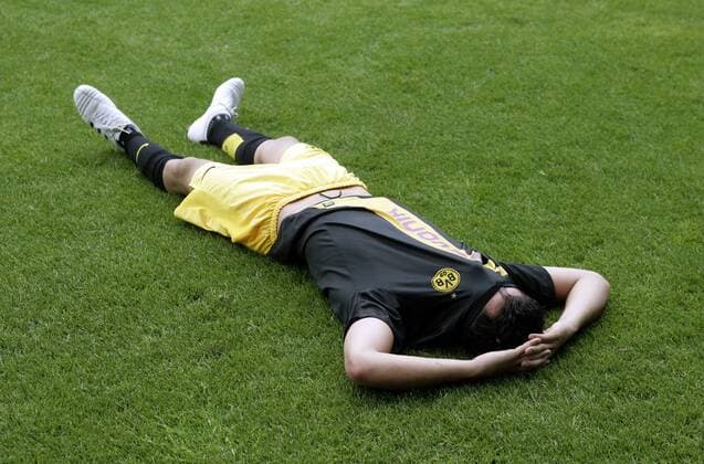 Tolgay Arslan (BVB U19) enttäuscht am Boden ob der Finalniederlage Fußball Herren A Junioren Bundesliga 2008 2009, U19, U 19, Finale Borussia Dortmund Einzelbild o0 Jugend Mainz Enttäuschung, Verzweiflung,