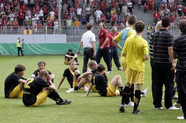 BVB U19 enttäuscht ob der Finalniederlage Fußball Herren A Junioren Bundesliga 2008 2009, U19, U 19, Finale Borussia Dortmund Totale o0 Jugend Mainz Enttäuschung,