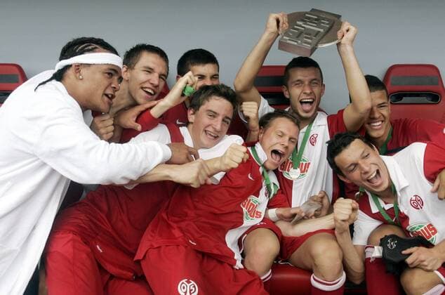 Mainz U19 ist deutscher A Junioren Meister 2009 Fußball Herren A Junioren Bundesliga 2008 2009, U19, U 19, Finale FSV Mainz 05 Gruppe o0 Jugend Mainz Freude, Begeisterung,