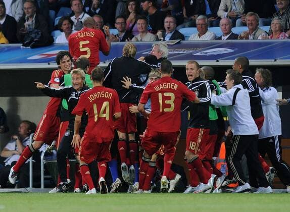 Torjubel Deutschland U21 Fußball EM Herren U21 EM 2009, U 21, Nationalmannschaft, Nationaltrikot Totale Finale Malmö Freude, Begeisterung,