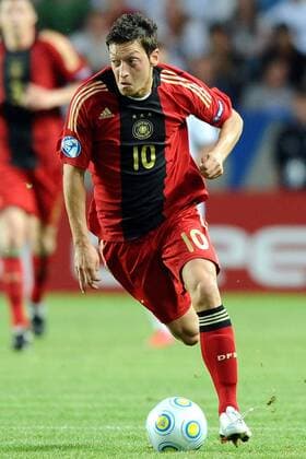 Mesut Özil (Deutschland U21) -  Fußball EM Herren U21 EM 2009, U 21, Nationalmannschaft, Nationaltrikot Einzelbild Finale Malmö Dynamik,