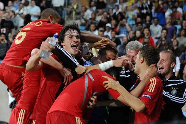 Torjubel Deutschland U21, li. Mats Hummels -  Fußball EM Herren U21 EM 2009, U 21, Nationalmannschaft, Nationaltrikot Gruppe Finale Malmö Freude, Begeisterung,
