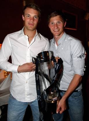 Torwart Manuel Neuer (li.) und Benedikt Höwedes (beide Deutschland U21) feiern den Europameistertitel 2009 Fußball EM Herren U 21 EM 2009, U21, Nationalteam, Finale Gruppe Malmö Begeisterung, Freude,