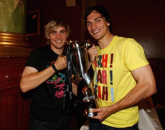 Marcel Schmelzer (li.) und Mats Hummels (beide Deutschland U21) feiern den Europameistertitel 2009 Fußball EM Herren U 21 EM 2009, U21, Nationalteam, Finale Gruppe Malmö Begeisterung, Freude,