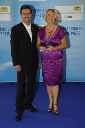 Preisträgerin Karin Sturm und Teamchef Dr. Mario Theissen (BMW Sauber beide Deutschland) anlässlich der Verleihung des bayrischen Sportpreises 2009 Motorsport Herren Bayerischer Sportpreis 2009, Sportlerehrung, Ehrung, Preisverleihung Gruppe München