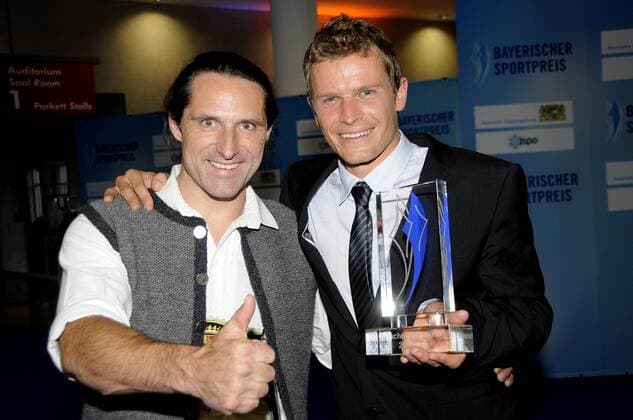 Preisträger Tobias Angerer (re.) und Alexander Huber (beide Deutschland) anlässlich des bayrischen Sportpreises 2009 Nordischer Skilauf Herren Bayerischer Sportpreis 2009, Sportlerehrung, Ehrung, Preisverleihung Gruppe München Freude,