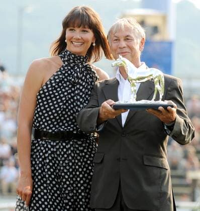 Franziska van Almsick (beide Deutschland) und Preisträger Hans Joachim Leyenberg (FAZ) bei der Preisverleihung Medienpreis Silbernes Pferd 2009 Pferdesport Herren CHIO 2009, Weltfest des Pferdesports, Journalistenpreis, Journalist, Sportjournalist Gruppe Aachen Frankfurter Allgemeine Zeitung Freude,