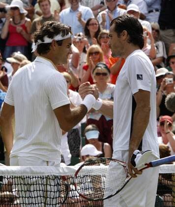 Thomas Haas (Deutschland, re.) gratuliert Roger Federer (Schweiz) zum Finaleinzug bei den All England Championships 2009 -  Tennis Herren All England Championships 2009, Grand Slam, ATP Tour, Halbfinale, Gruppe Wimbledon London