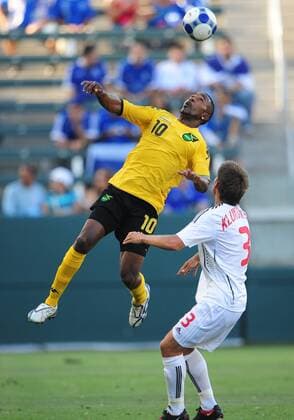 Ricardo Fuller (Jamaika, li.) gegen Michael Klukowski (Kanada) - (Icon0070907030427) Fußball Länderspiel Herren Concacaf Gold Cup 2009, Goldcup, Nationalteam, Nationaltrikot, Kanada - Jamaika 1:0 Gruppe Carson Dynamik, EDITORIAL USE ONLY
