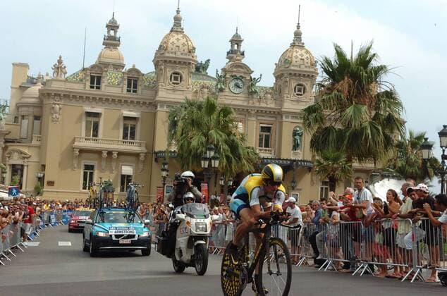 Lance Armstrong (USA Astana) vor dem Casino in Monte Carlo -  Radsport Herren Tour de France 2009, Straßenradsport, Straße, Rad, Zeitfahren, Einzelzeitfahren, Prolog Totale o0 1. Etappe Monaco