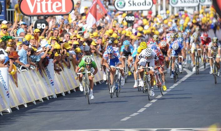Zielsprint auf der 3. Etappe der Tour de France 2009, v.li.: Mark Cavendish (Großbritannien Columbia High Road) gegen Cyril Lemoine (Frankreich Skil Shimano) und Thor Hushovd (Norwegen Cervelo) -  Radsport Herren Tour de France 2009, Straßenradsport, Straße, Rad, premiumd Totale 3. Etappe: Marseille - La Grande Motte