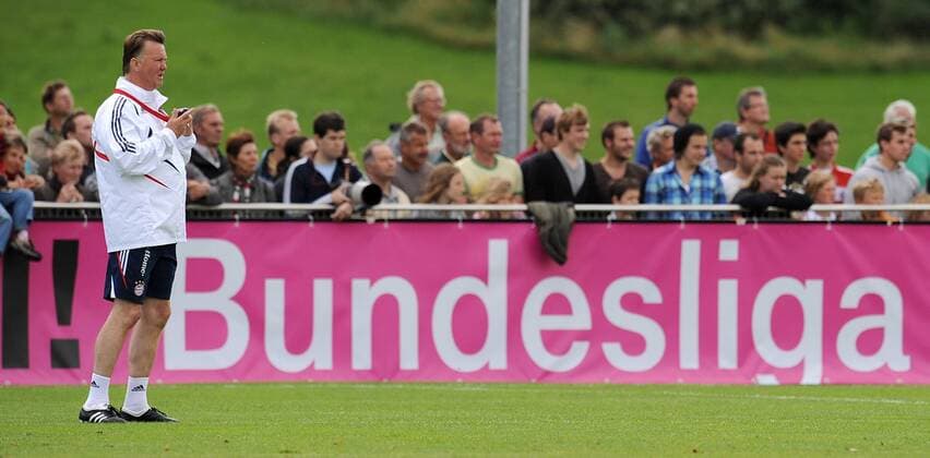 Trainer Louis van Gaal (Bayern) freut sich auf die Bundesliga -  Fußball 1. BL Herren Saison 2009 2010, FC Bayern München, Training Totale München