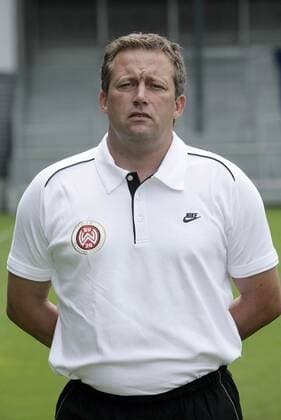 Trainer Hans Werner Moser (SV Wehen Wiesbaden) Fußball Herren 3. Liga 2009 2010, Präsentation, Pressetermin, Porträttermin Porträt Wiesbaden