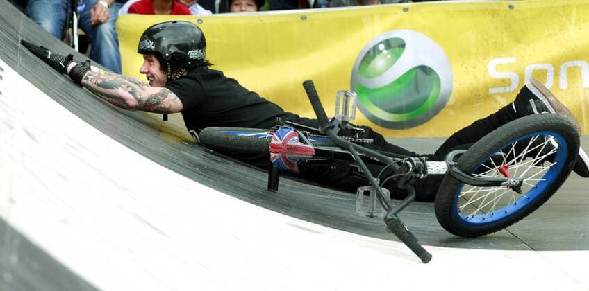Mark Webb (England) nimmt einen Fehler gelassen hin BMX Herren BMX Masters 2009, Freestyle, Finale Miniramp Einzelbild Köln
