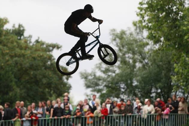 Teilnehmer bei einem Air während des Dirt Finales der BMX Masters 2009 BMX Herren BMX Masters 2009, Freestyle, Dirt Finale Einzelbild Köln Höhe,