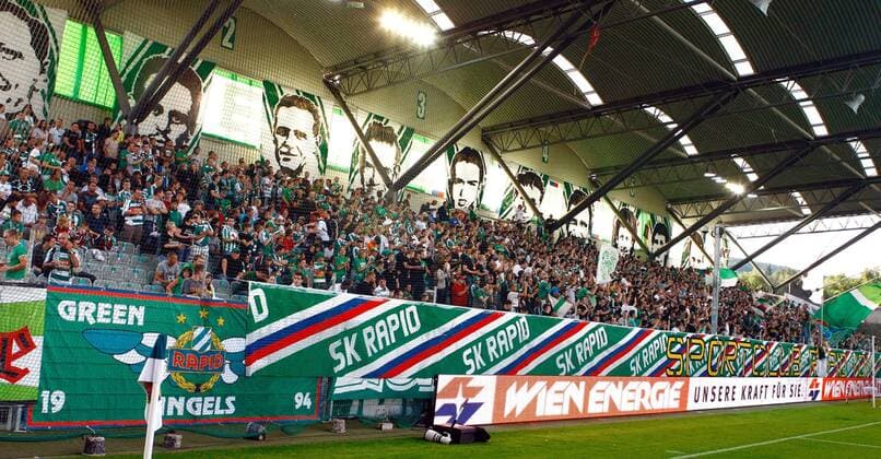FUSSBALL - BL, DFL, Rapid vs Schalke, Testspiel GEPA-11070969048 - WIEN,AUSTRIA,11.JUL.09 - FUSSBALL - tipp3 Bundesliga powered by T-Mobile, 1. Deutsche Bundesliga, 110 Jahre Jubilaeumsspiel, SK Rapid Wien vs FC Schalke 04, Vorbereitungsspiel. Bild zeigt Fans auf der Tribuene. Keywords: Wien Energie. Foto: GEPA pictures Josef Bollwein  Totale