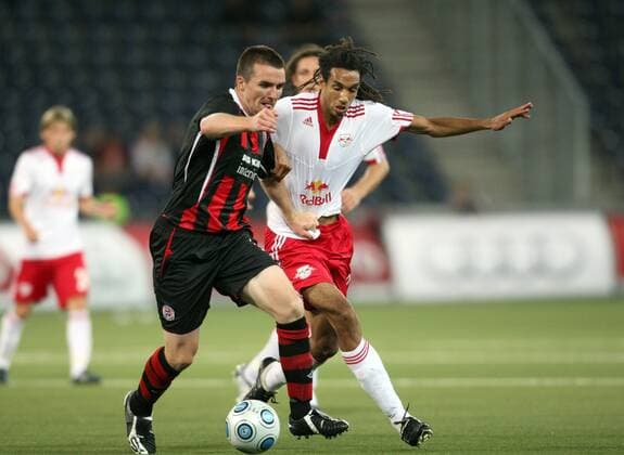 SALZBURG, Champions League Qualifikation, Red Bull Salzburg vs Bohemian FC Dublin. Ken Oman (Bohemians) und Robin Nelisse (Salzburg).  o0 FC RedBull, RB