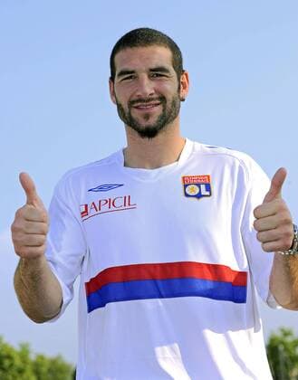 Neuzugang Lisandro Lopez (Lyon) wird präsentiert -  (pan32909) Fußball Herren Ligue 1 2009 2010, 1. Liga, Olympique Lyonnais, OL, Präsentation, Pressetermin, Shooting, Einzelbild Lyon