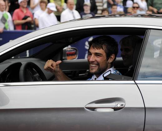 Jeremy Chardy (Frankreich) gewinnt den Mercedes Cup 2009 und erhält dafür einen Mercedes Benz E350 Tennis Herren Mercedes Cup 2009, ATP Tour, Finale, Einzelbild Weißenhof Stuttgart Freude,