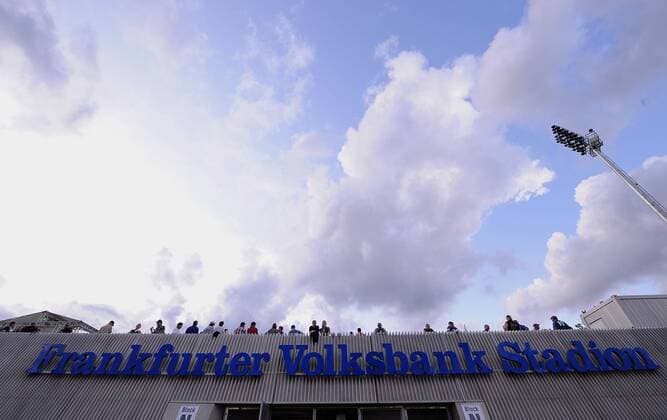 Fußball, Stadiongeschichte FSV Frankfurt Außenansicht des Frankfurter Volksbank Stadions anläßlich der Eröffnung -  Fußball Herren Saison 2009 2010, Test, Testspiel, FSV Frankfurt Totale Volksbank Stadion Frankfurt M.