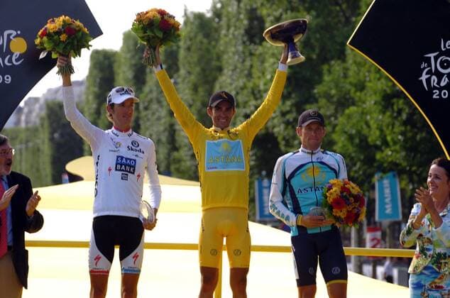 Siegerehrung Tour de France 2009 mit Gesamtsieger Alberto Contador (Spanien Astana, Mitte), Andy Schleck (Luxemburg Saxo Bank, li.) und Lance Armstrong (USA Astana) -  Radsport Herren Tour de France 2009, Straßenradsport, Straße, Rad, Gruppe Paris Freude,