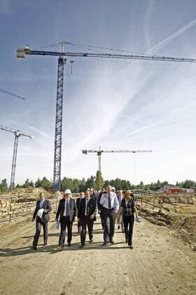 UEFA Präsident Michel Platini (Frankreich, Mitte) besichtigt die Stadionbaustelle in Wroclaw, Austragungsort der EM 2012 -  (EN00258589007) Fußball EM Herren Vorschau 2009, Euro 2012, Besichtigung, Begehung, Stadionbesichtigung, Stadionbegehung, Vdig Totale Wroclaw