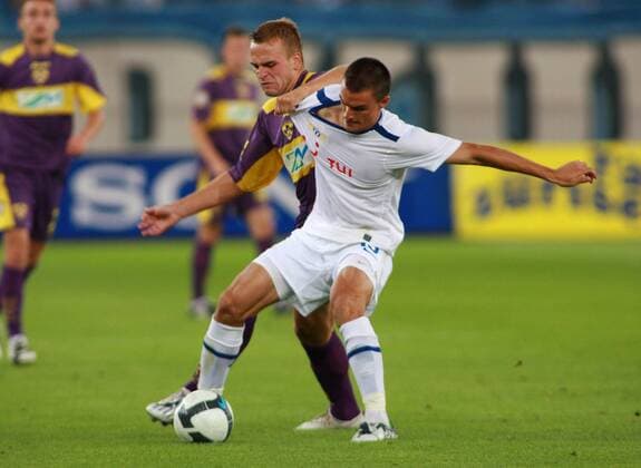 Milan Gajic (FC Zürich, vorn) gegen Dalibor Volas (Maribor) Fußball EC 1 Herren Champions League Quali 2009 2010, FC Zürich - NK Maribor 2:3 Gruppe Zürich Dynamik, 
