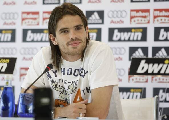 Fernando Gago REAL MADRID CF Pressekonferenz Pressetermin  NOxONLINExUSE o0 2010
