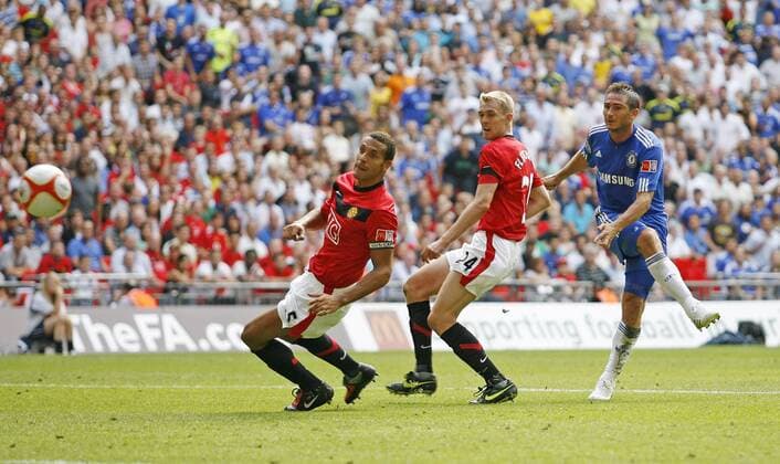 Chelsea s Frank Lampard (R) scoring his sides second goal - Community Shield: Chelsea v Manchester United EDITORIAL USE ONLY. No use with unauthorised audio, video, data, fixture lists, club league logos or live services. Online in-match use limited to 120 images, no video emulation. No use in betting, games or single club league player publications. o0 FC - ManU