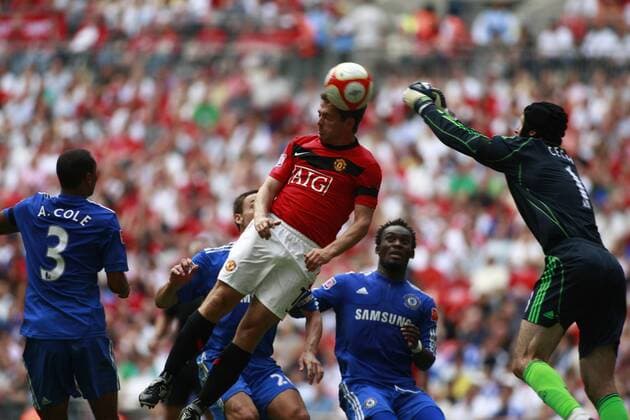 Manchester United s Michael Owen (C) with a header - Community Shield: Chelsea v Manchester United EDITORIAL USE ONLY. No use with unauthorised audio, video, data, fixture lists, club league logos or live services. Online in-match use limited to 120 images, no video emulation. No use in betting, games or single club league player publications. o0 FC - ManU