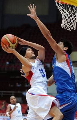 Cyrus Baguio of the Philippines (L) during a match against Chinese Taipei at the 2009 FIBA Asia Championship at Tianjin  o0 Taiwan