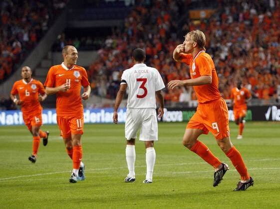 Holland s Dirk Kuyt celebrates scoring EDITORIAL USE ONLY. No use with unauthorised audio, video, data, fixture lists, club league logos or live services. Online in-match use limited to 120 images, no video emulation. No use in betting, games or single club league player publications. o0 Jubel,