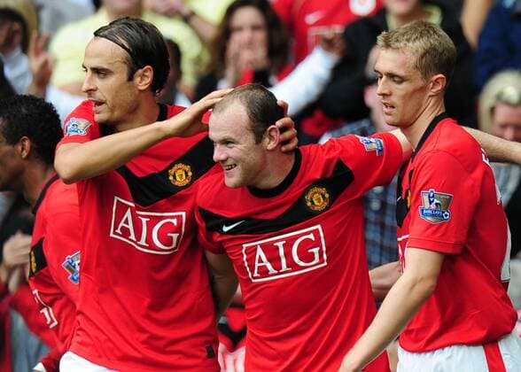 Wayne Rooney (Mitte) celebrates his goal with Dimitar Berbatov (li.) and Darren Fletcher (alle Manchester United) - EDITORIAL USE ONLY. No use with unauthorised audio, video, data, fixture lists, club league logos or live services. Online in-match use limited to 120 images, no video emulation. No use in betting, games or single club league player publications. o0 ManU, Jubel, Freude